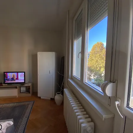 Square View *